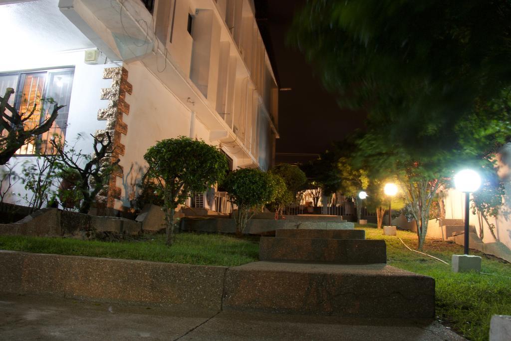 Hill View Hotel Mccarthy Hills Botianaw 外观 照片