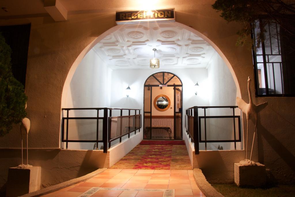 Hill View Hotel Mccarthy Hills Botianaw 外观 照片