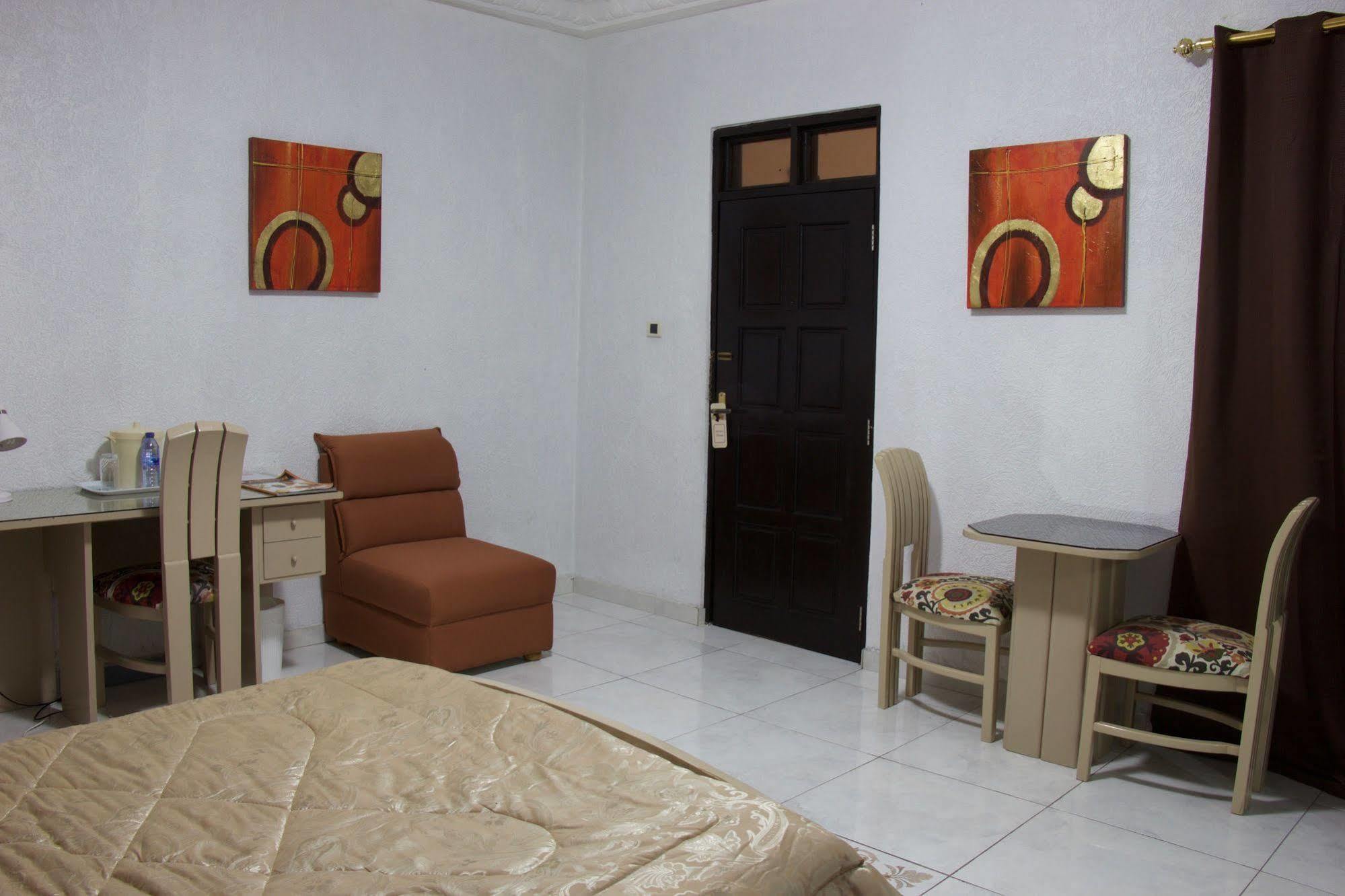 Hill View Hotel Mccarthy Hills Botianaw 外观 照片