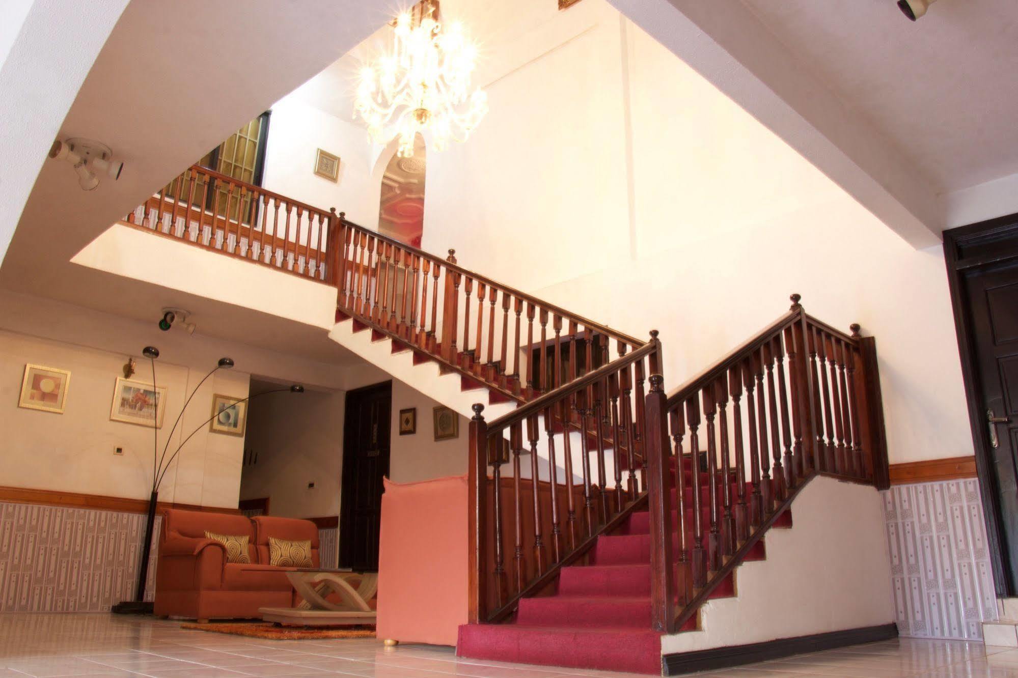 Hill View Hotel Mccarthy Hills Botianaw 外观 照片