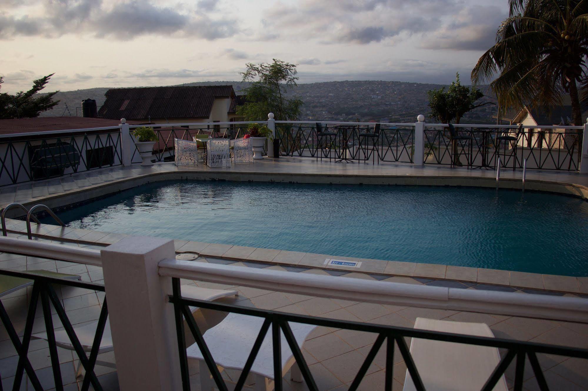 Hill View Hotel Mccarthy Hills Botianaw 外观 照片