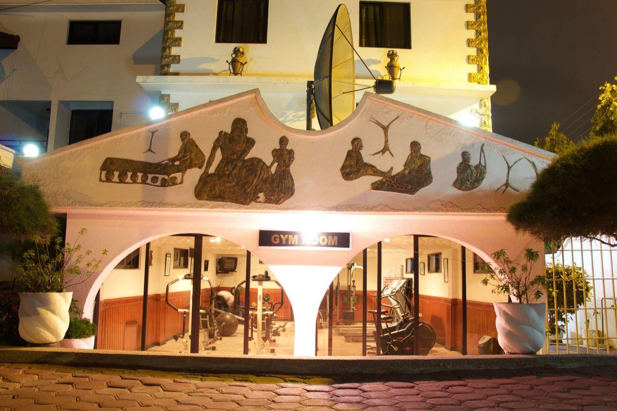 Hill View Hotel Mccarthy Hills Botianaw 外观 照片
